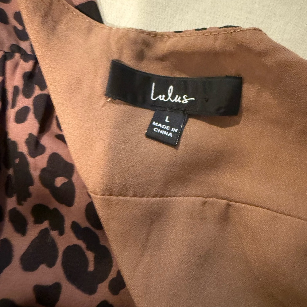 Lulus, Leopard Print V-Neck relaxed fit Dress, Size L - Picture 12 of 14
